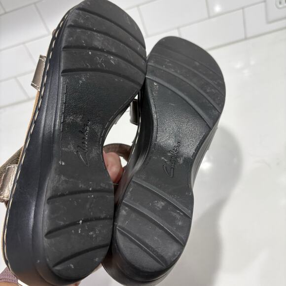 Clarks | Sandals Hayla Flute Pewter Metallic Leather Wedge Heel Comfort- 7.5 - Picture 9 of 10